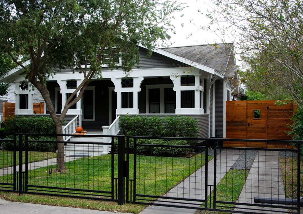 Photo of a classic house exterior in Houston.