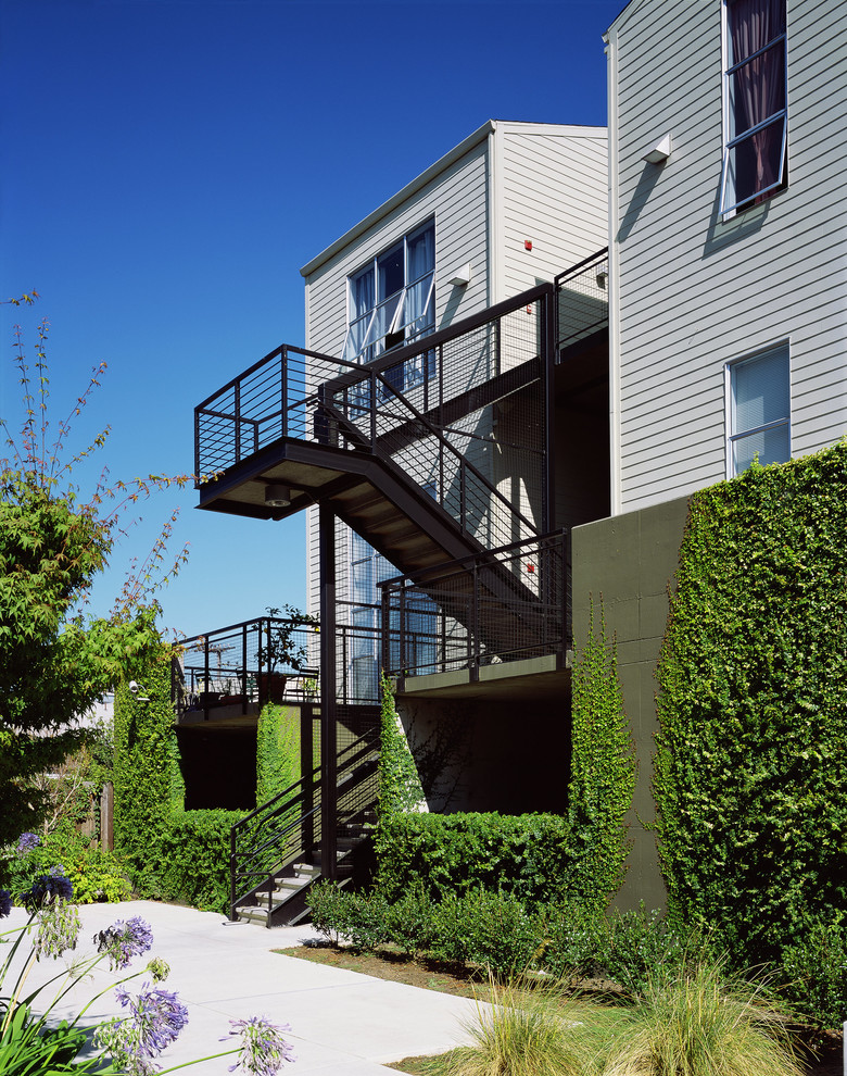 Photo of a contemporary house exterior in San Francisco with three floors.