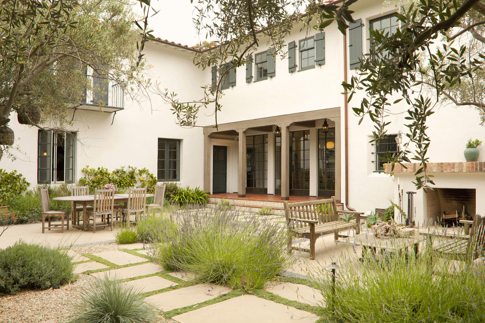 Design ideas for a traditional house exterior in Los Angeles.