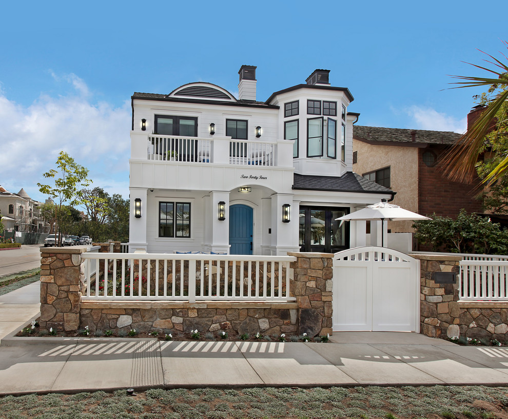 Photo of a beach style house exterior in Orange County.