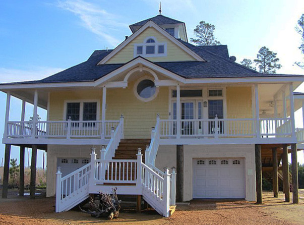 Ispirazione per la facciata di una casa stile marinaro