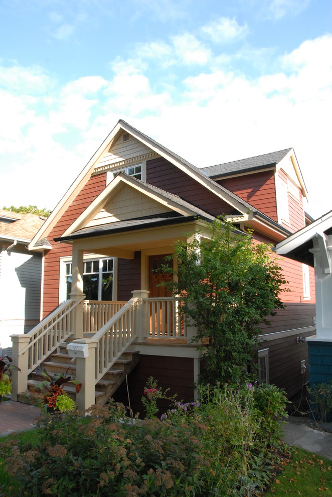 Стильный дизайн: маленький, красный дом в классическом стиле для на участке и в саду - последний тренд