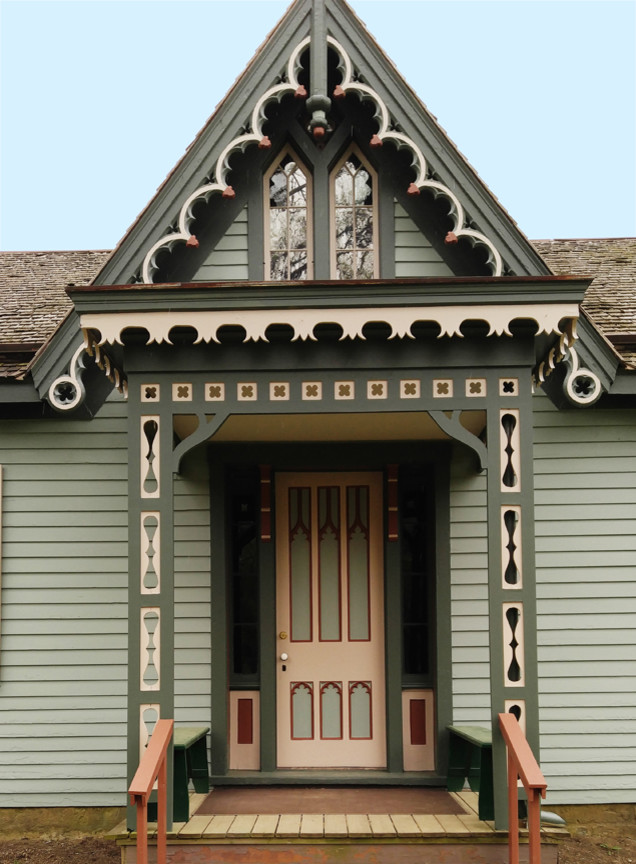 Modelo de fachada de casa verde clásica de tamaño medio de dos plantas con revestimiento de madera, tejado a la holandesa y tejado de teja de madera