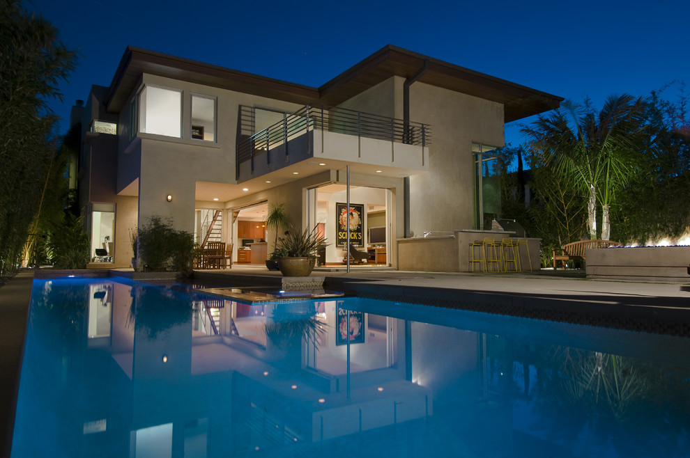 Design ideas for a contemporary two floor house exterior in Los Angeles.