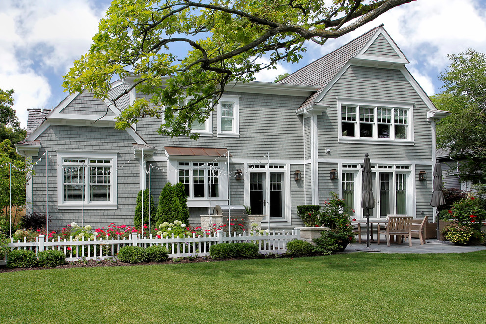 На фото: двухэтажный, деревянный, серый дом в классическом стиле с