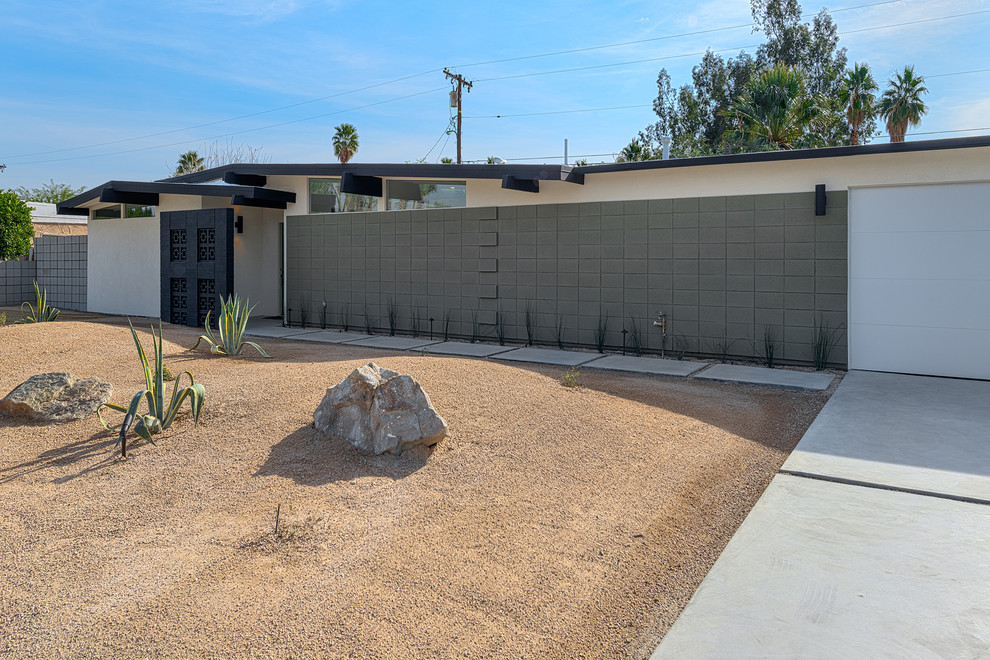 Inspiration for a midcentury house exterior in Los Angeles.