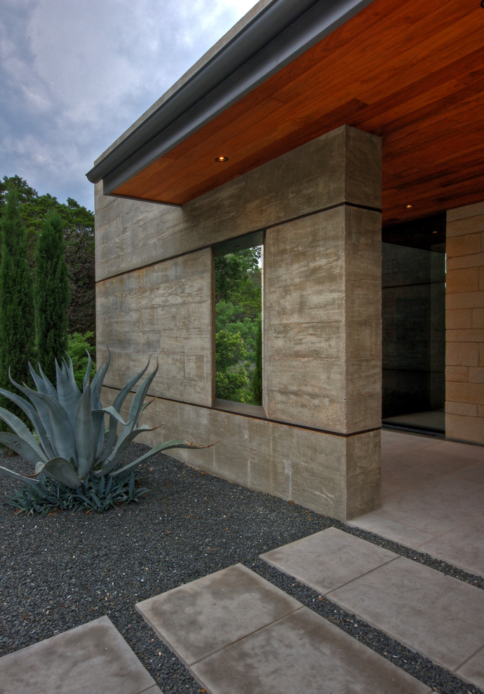 Photo of a modern concrete house exterior in Austin.