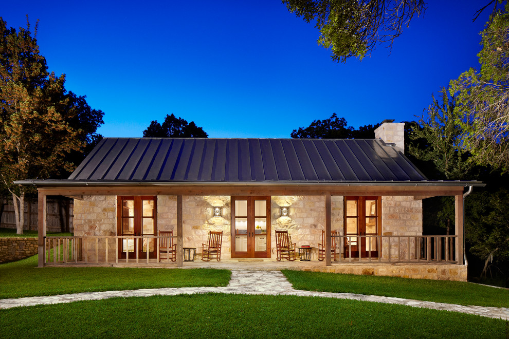 Landhausstil Haus mit Steinfassade in Houston