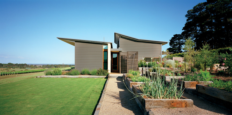 Large trendy gray split-level metal exterior home photo in Melbourne