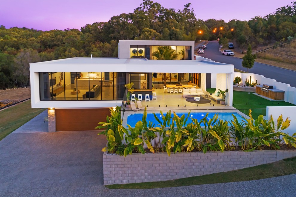 Zweistöckiges Modernes Einfamilienhaus mit Mix-Fassade, weißer Fassadenfarbe und Flachdach in Gold Coast - Tweed