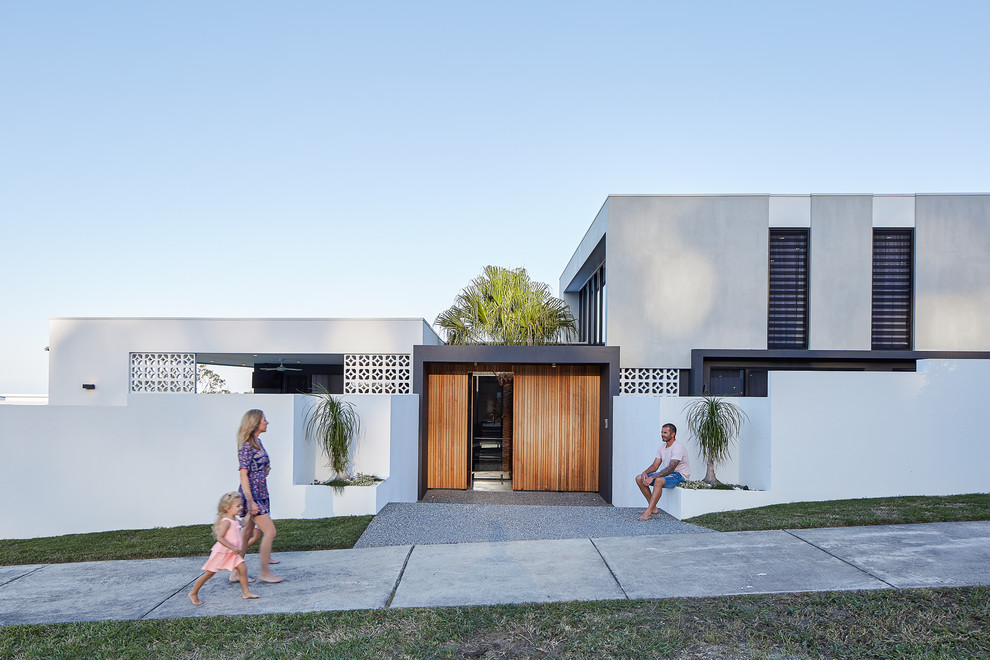 На фото: двухэтажный, серый частный загородный дом в стиле модернизм с комбинированной облицовкой и плоской крышей