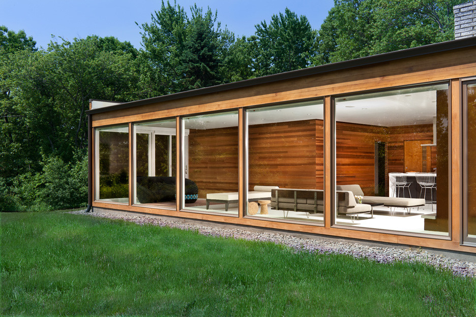 Design ideas for a midcentury house exterior in New York.