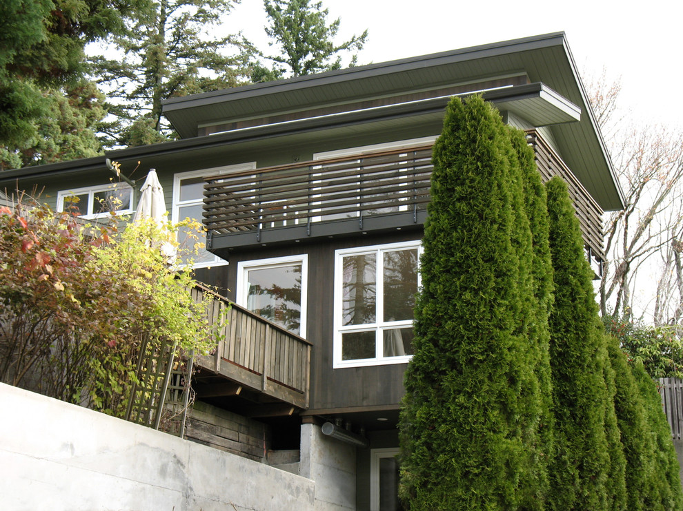 Minimalist green three-story mixed siding exterior home photo in Portland