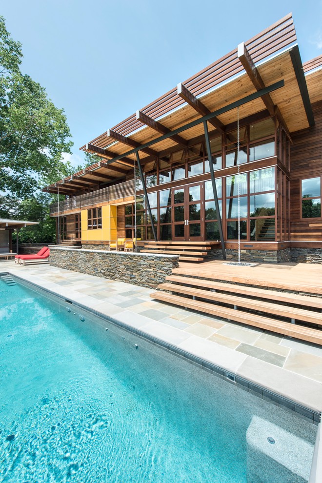Geräumiges, Zweistöckiges Modernes Einfamilienhaus mit Mix-Fassade, bunter Fassadenfarbe und Flachdach in Atlanta