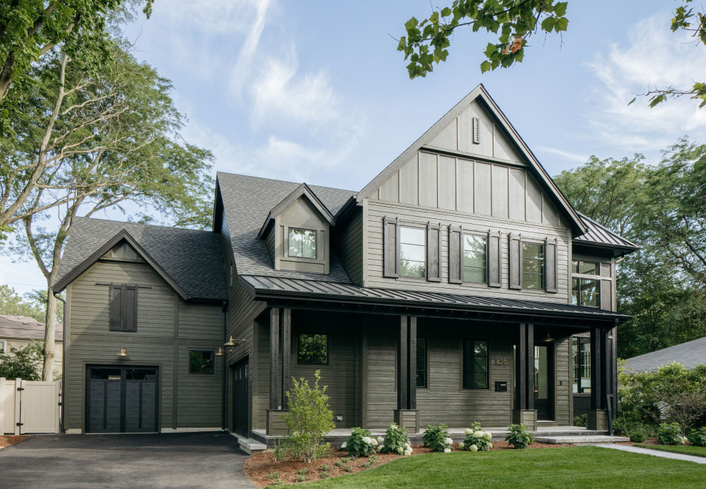 Inspiration for a farmhouse house exterior in Chicago.