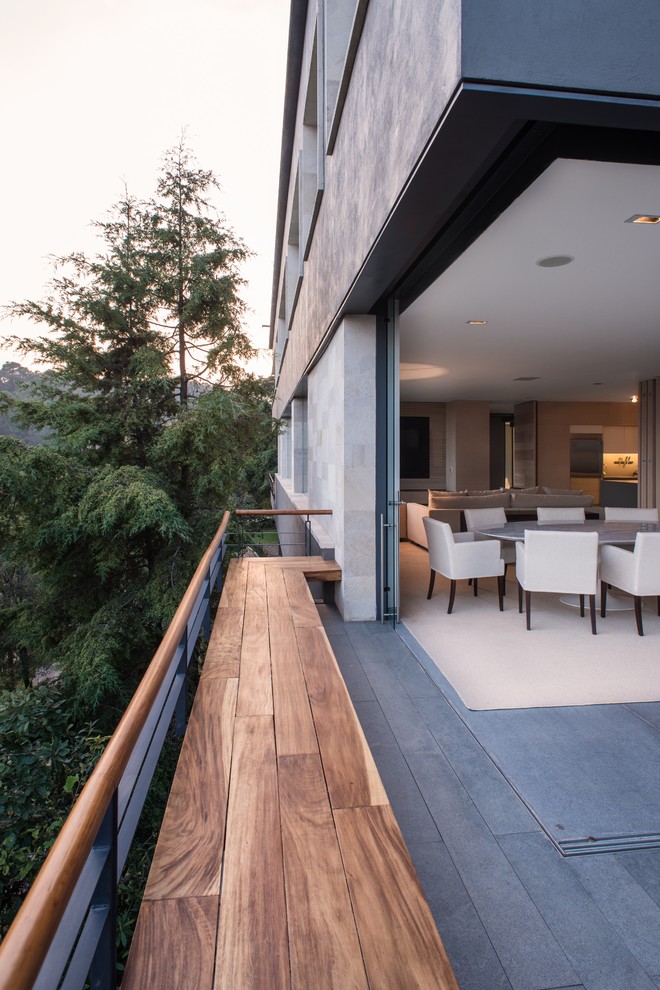 Inspiration for a medium sized contemporary house exterior in Mexico City with three floors and mixed cladding.