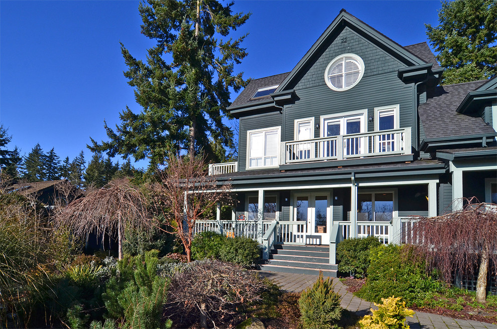 Photo of a blue classic two floor house exterior in Seattle.