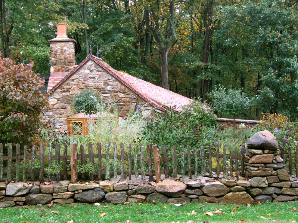 Modelo de fachada rural con revestimiento de piedra