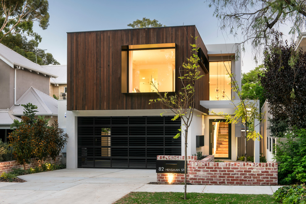 Mittelgroße, Zweistöckige Industrial Holzfassade Haus mit weißer Fassadenfarbe in Perth