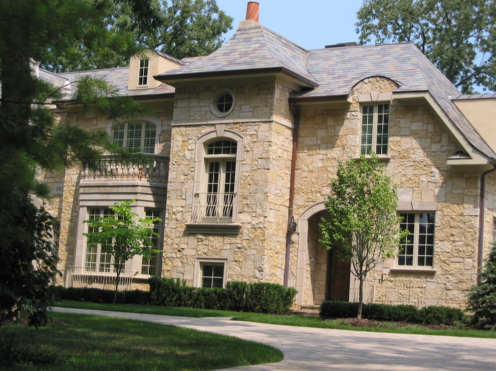 Inspiration for a classic house exterior in Chicago.