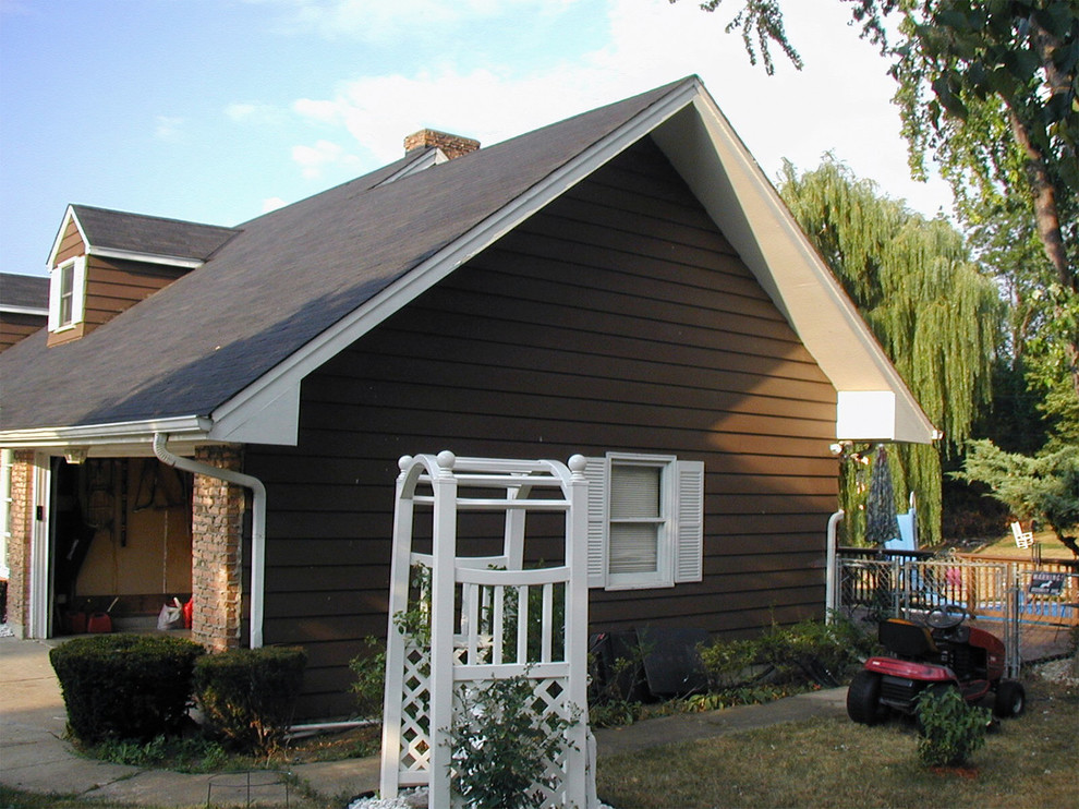 Inspiration for a mid-sized timeless brown two-story wood gable roof remodel in Chicago
