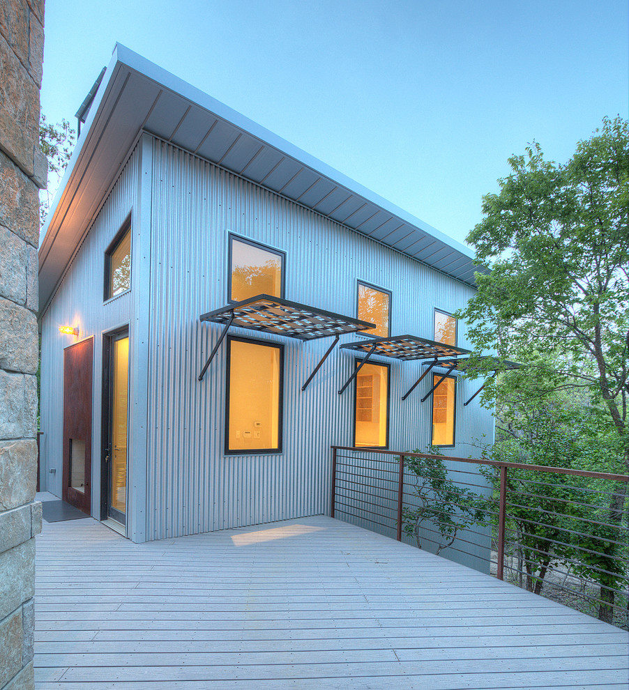 Photo of an industrial house exterior in Dallas with metal cladding and a lean-to roof.