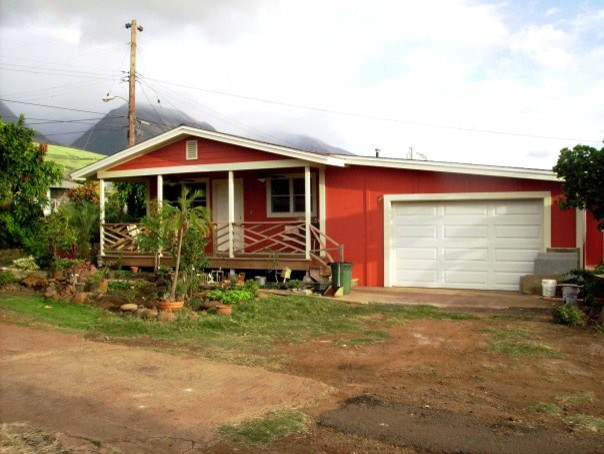 Inspiration for a timeless exterior home remodel in Hawaii