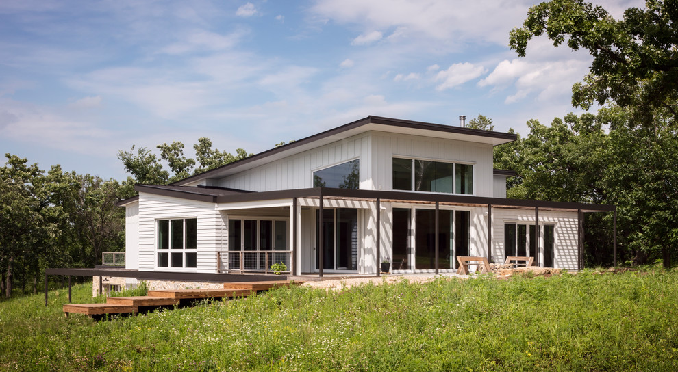 Einstöckiges Modernes Einfamilienhaus mit weißer Fassadenfarbe und Pultdach in Sonstige