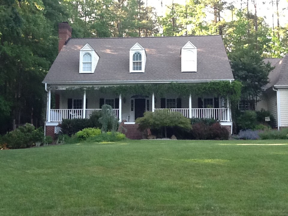 Example of a mid-sized classic white two-story vinyl exterior home design in Raleigh with a shingle roof