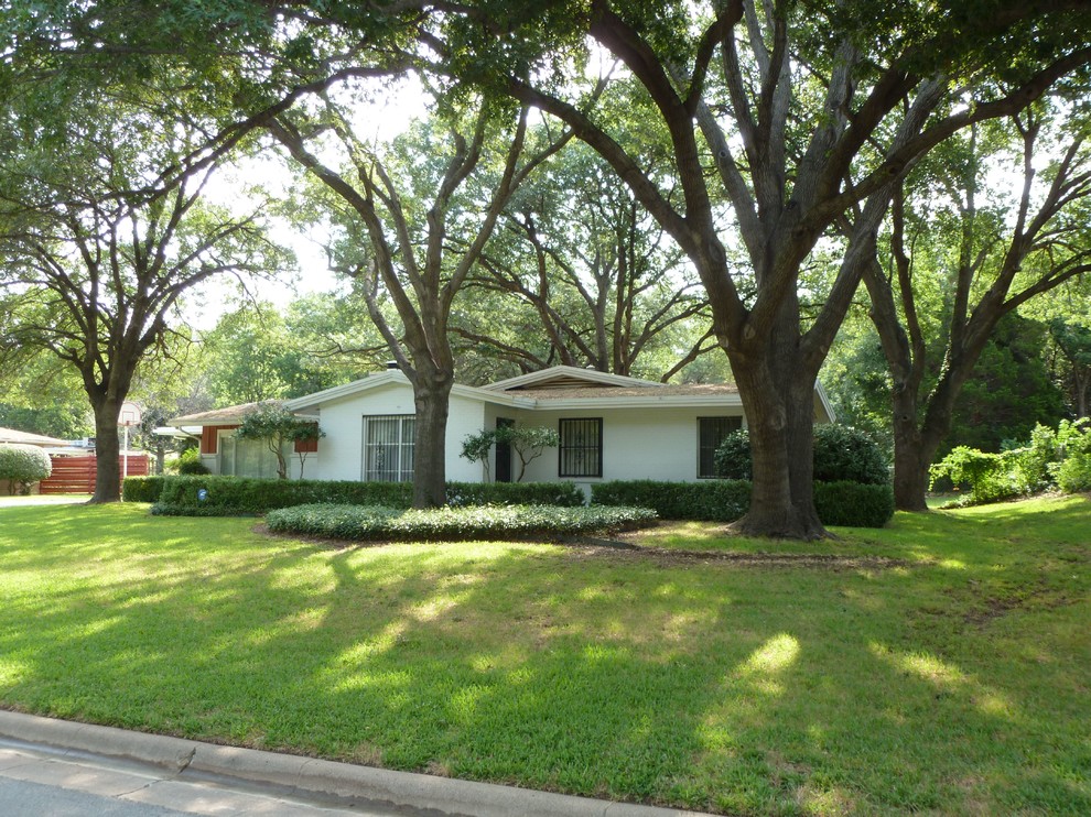 Example of a 1960s exterior home design in Dallas