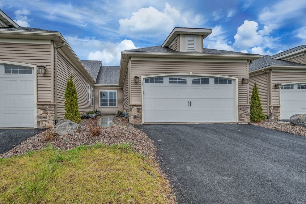 HOMES FOR SALE Harrington Homes New Construction Luxury One Level Townhouses F Transitional