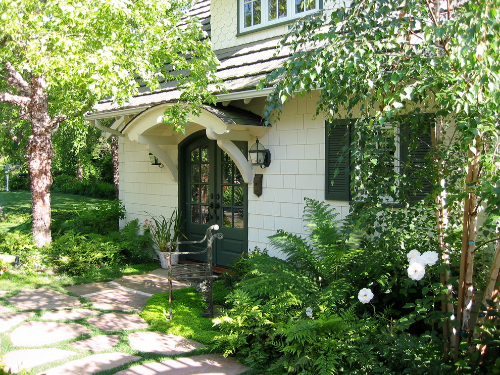 Example of a classic white exterior home design in Santa Barbara