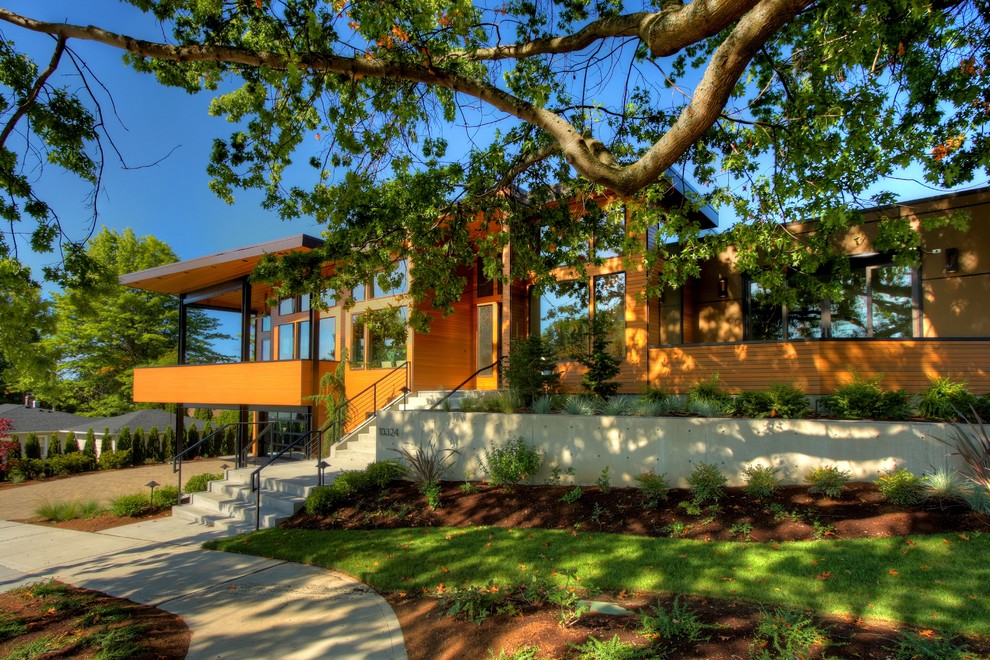 Стильный дизайн: деревянный, двухэтажный дом в современном стиле с односкатной крышей - последний тренд
