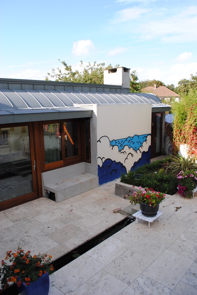 Contemporary one-story exterior home idea in Dublin