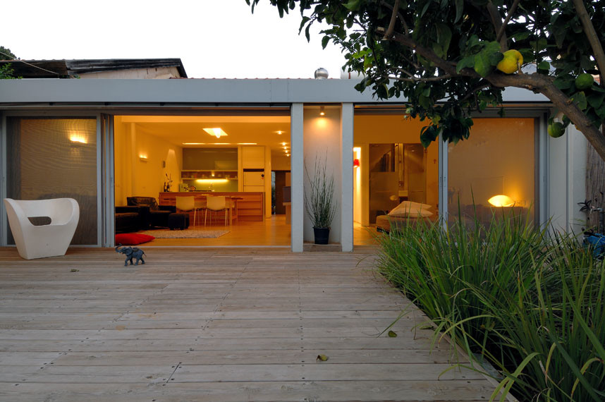 This is an example of a modern house exterior in Tel Aviv.