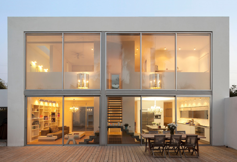 Mittelgroßes, Zweistöckiges Modernes Haus in Tel Aviv