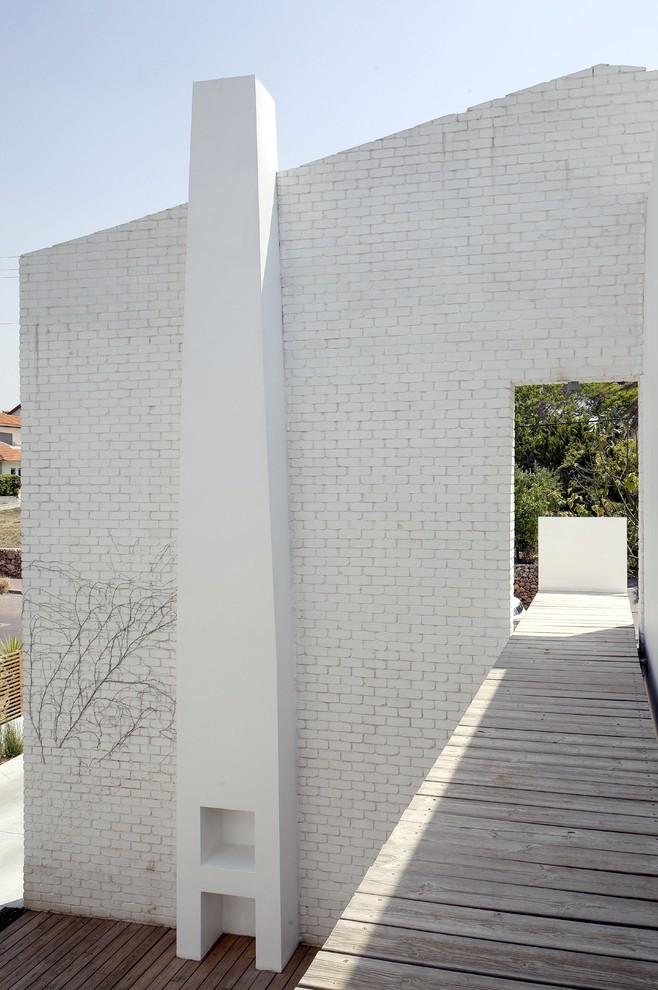 Example of a minimalist exterior home design in Tel Aviv