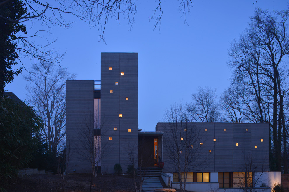Exemple d'une façade de maison grise tendance en bois de taille moyenne et à deux étages et plus avec un toit plat.