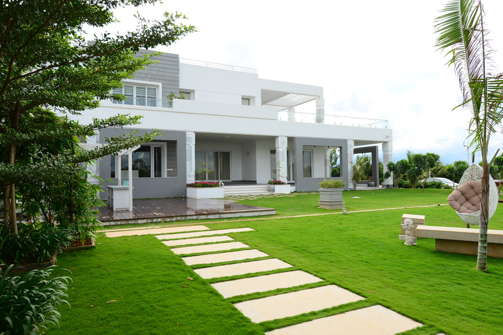 Photo of a contemporary house exterior in Hyderabad.