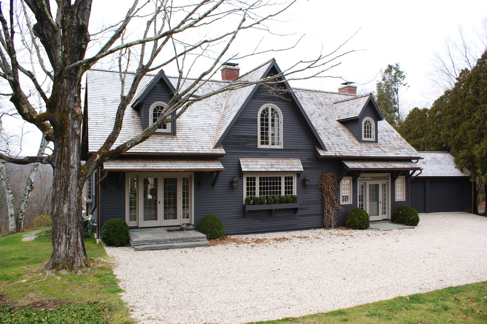 Стильный дизайн: двухэтажный, серый дом в классическом стиле - последний тренд