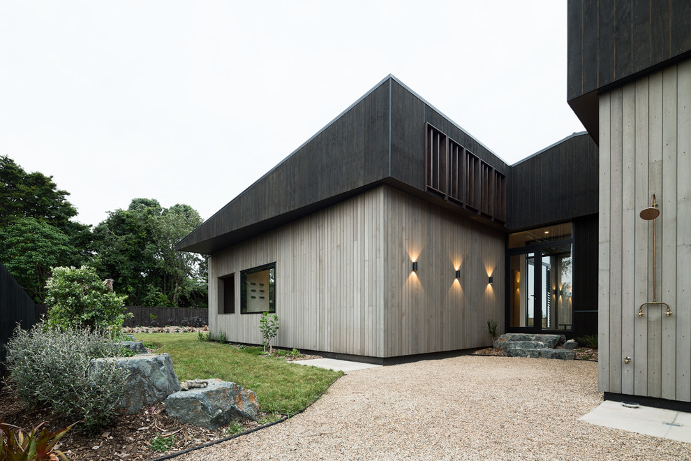 House Under Eaves Contemporary Exterior Auckland by MRTN