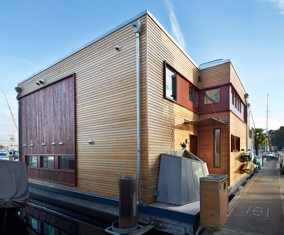 Стильный дизайн: дом в стиле лофт с облицовкой из металла и плоской крышей - последний тренд