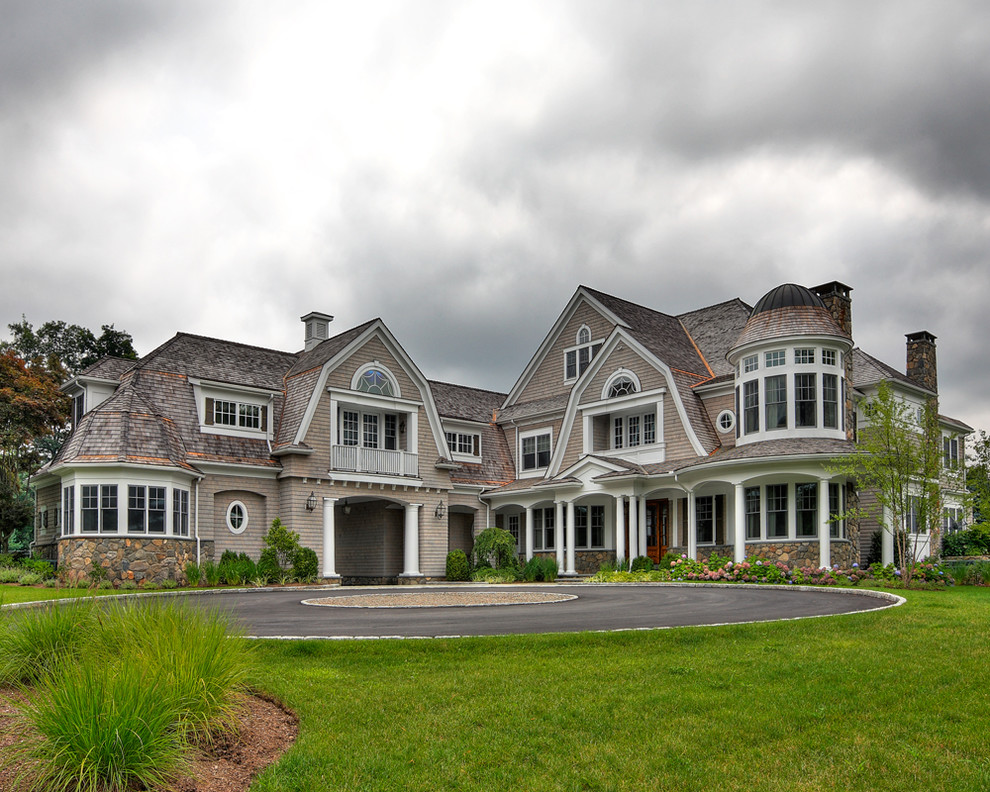 Inspiration for a timeless exterior home remodel in New York