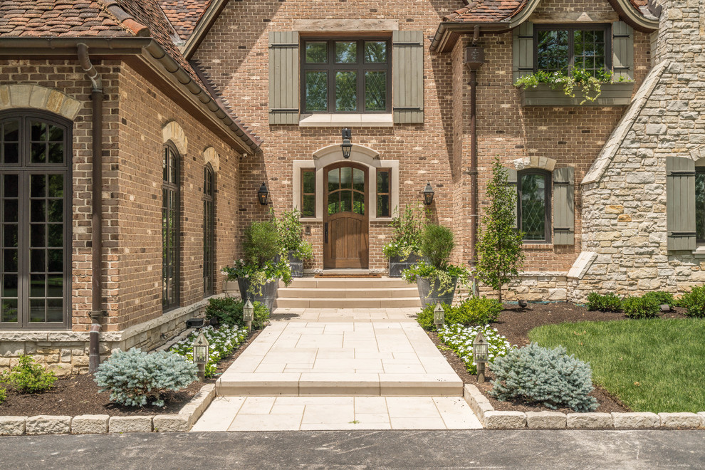 Inspiration for a traditional house exterior in St Louis.