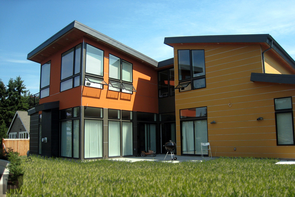 Zweistöckiges Modernes Haus mit Mix-Fassade und bunter Fassadenfarbe in Seattle