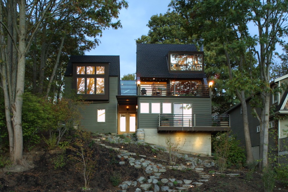 Ispirazione per la facciata di una casa grande verde moderna a tre piani