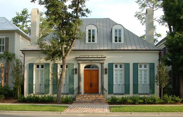 This is an example of a traditional house exterior in Charleston.