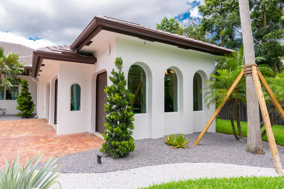This is an example of a modern house exterior in Miami.