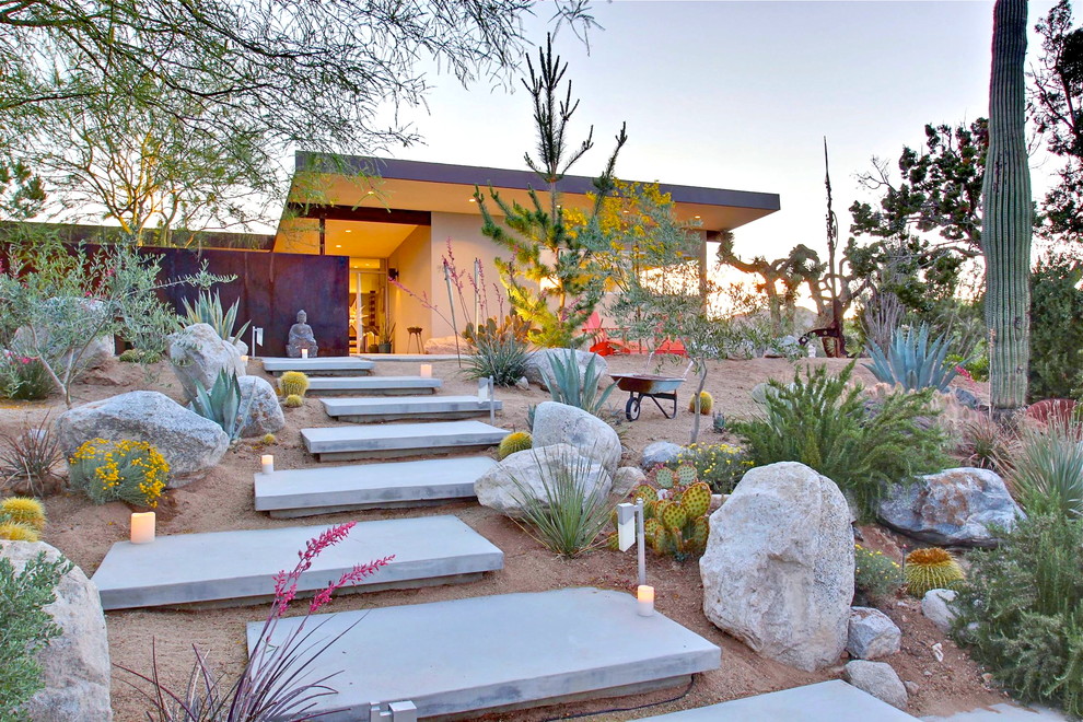 Mid-sized mid-century modern white one-story exterior home idea in Los Angeles