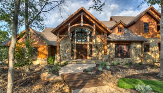Photo of a rustic house exterior in Houston.